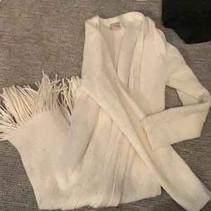 Long, white sweater with fringe
